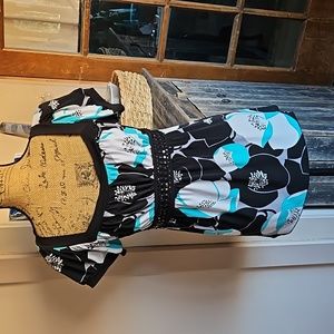 Beautiful black/white/teal cap sleeve top. Large. Like new